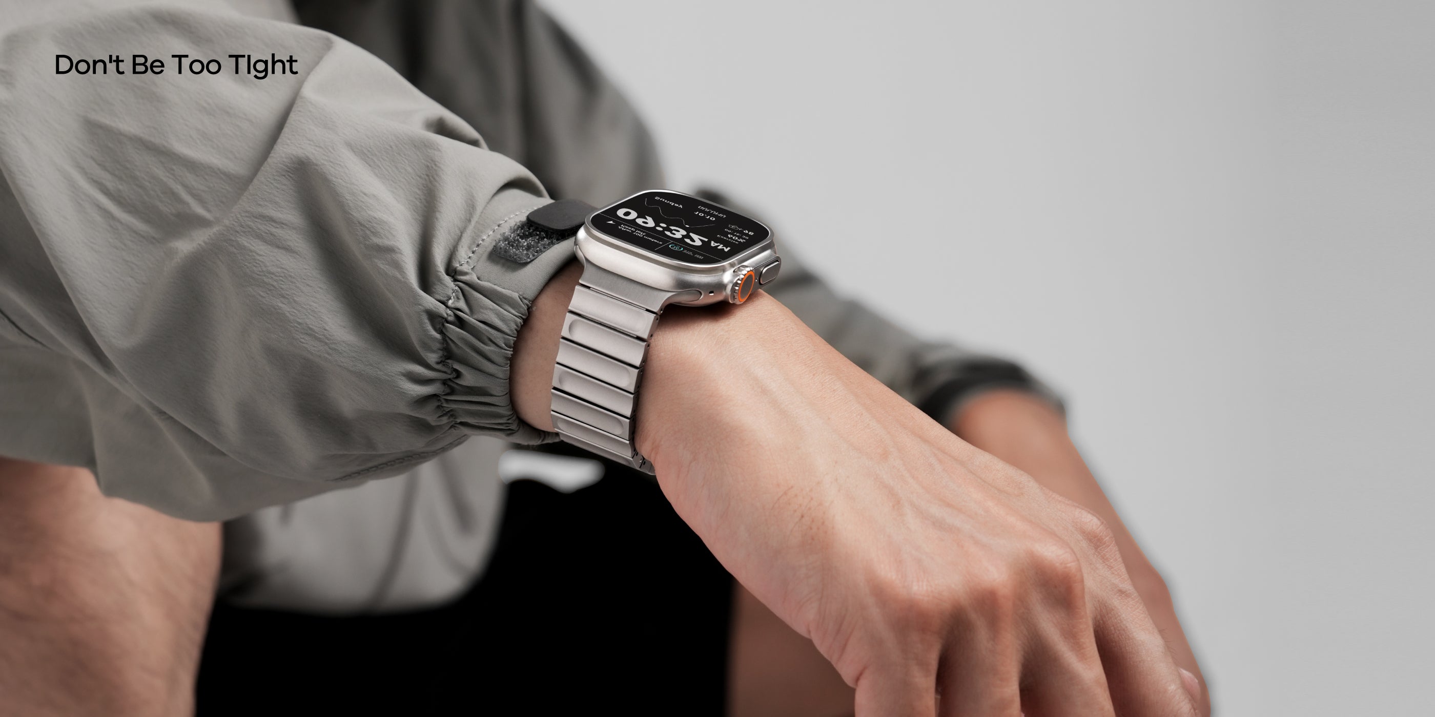 AULUMU C01 titanium watch band worn on wrist, emphasizing comfortable fit that should not be too tight
