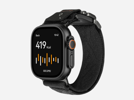 AULUMU C03 titanium quick‑release Apple Watch band with a magnetic buckle for a secure and comfortable fit.
